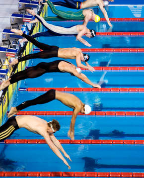 Starten på 200m fritt. Michael Phelps, USA på (på bana 5