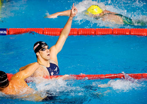 Michael Phelps, USA slog världsrekord och jublar åt