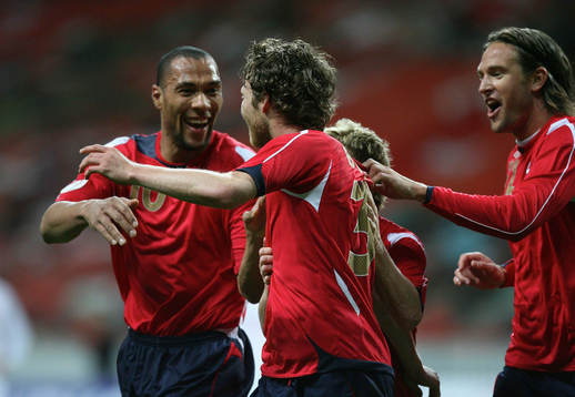   Jubel John Carew och Simen Brenne, Norge. 