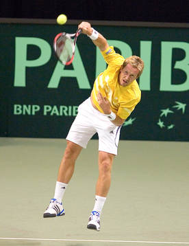 Jonas Björkman . serve i matchen mot Sebastian Pietro