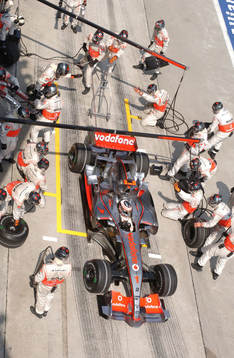 Fernando Alonso, McLaren, depå