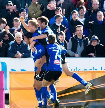 Emra Tahirovic och Martin Fribrock, jubel