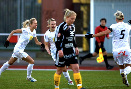  Emma Stålhammar och Ásthíldur Helgadottír, Malmö efter 0-1, jubel.      