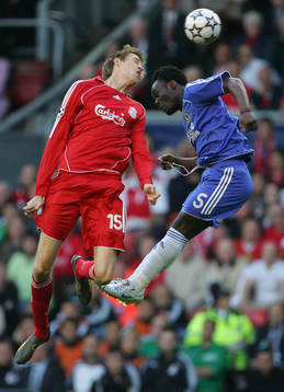 Peter Crouch, Liverpool och Michael Essien,  Chelsea