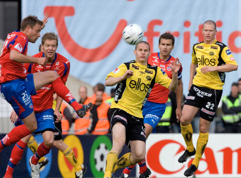 Erik Wahlstedt anfaller mot Jon Jönsson och Andreas