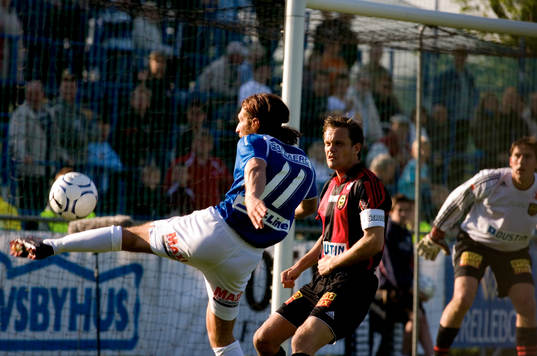 Olcay Senoglu, Trelleborg, skjuter