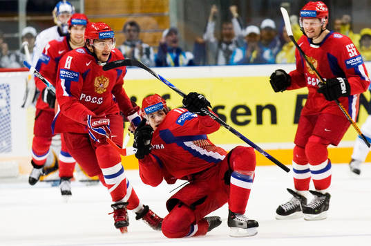 1-0 Evgeni Malkin jubel. Alexander Ovechkin och Sergei
