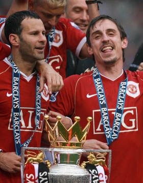  Gary Neville och Ryan Giggs, Manchester United (Jubel, Pokal)