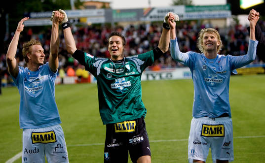  Jubel efter segern. Marcus Pode, Jonas Sandqvist och Ola Toivonen, Malmö FF