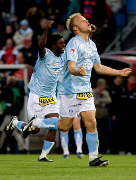  Anders Andersson och JImmy Dixon, MFF jublar efter slutsignalen.