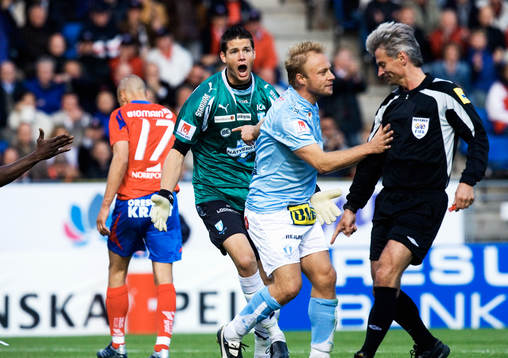 Straff, pekar domaren Peter Fröjdfeldt, Jonas Sandqvist