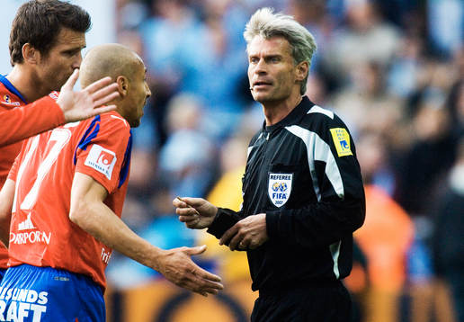 0-1, Ola Toivonen, Henke Larsson protesterar, men domaren