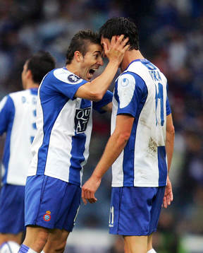  Luis Garcia och Albert Riera, Espanyol. Jubel. Lycka. Glädje.