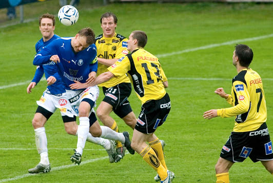 Linus Malmqvist, Trelleborg, försöker på nick