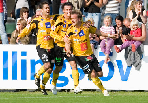  Jubel Marcus Ekenberg, Erton Fejzullahu och Marcelo Sarvas.