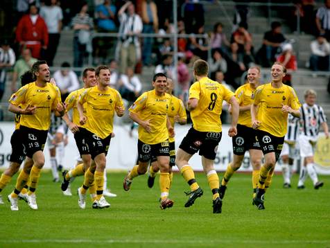  Anders Ekelund, Bunkeflo, har gjort 1-0. Jubel.