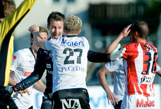  Richard Richardsson, Målvakt jublar tillsammans med Kristoffer Näfver. Jubel.