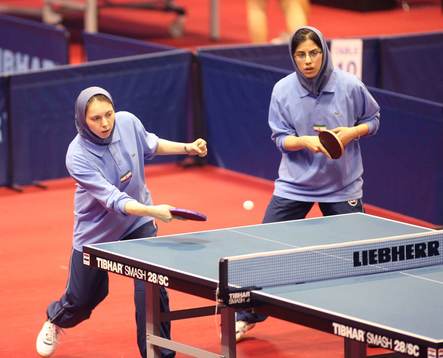 Mahjoobeh Omrani och Olena Titarenko, Iran filmas