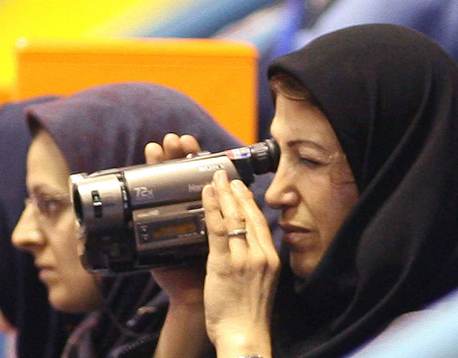Mahjoobeh Omrani och Olena Titarenko, Iran filmas