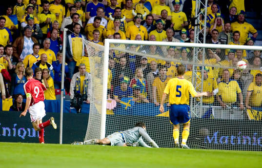 Jon Dahl Thomasson, Danmark gör mål bakom Andreas