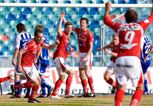  Lasse Johansson, jubel efter mål på frispark, Viktor Elm, Joachim Lantz,  Mikael Eklund, Kalmar.