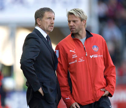 Vad gör vi?, undrar Stuart Baxter och Hans Eklund,
