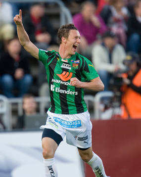   0-1, Eyjólfur Hédinsson. Jubel.