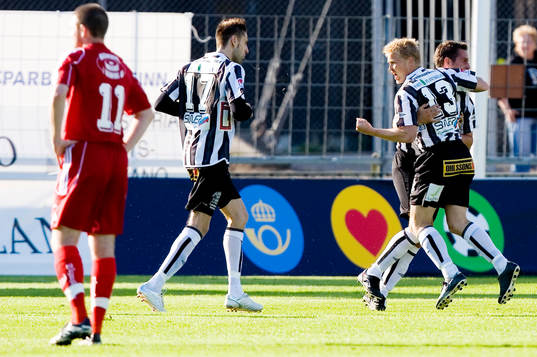   Tvåmålsskytten Matthias Eklund, jubel.