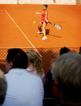 Anna Floris, Italien