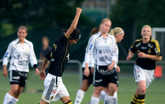  Nazanin Vaseghpanah, AIK jubel efter mål på straff.