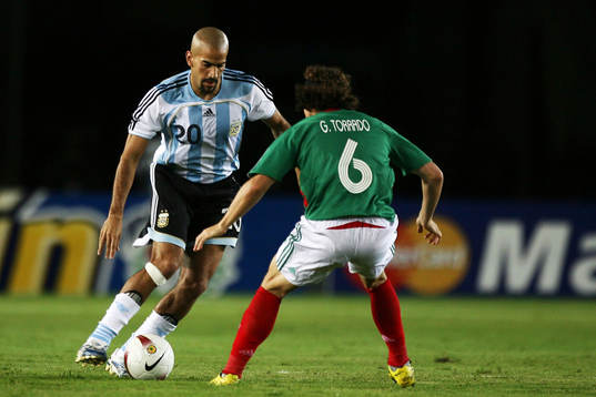 Juan Veron, Argentina och Gerardo Torrado, Mexico