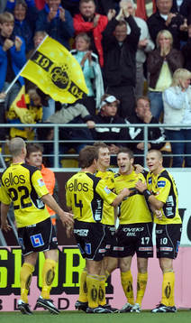  James Keene i centrum jublande efter sitt 1-0 må i första halvlek