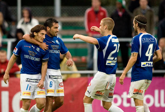  Olcay Senoglu, Trelleborg, Hasan Cetinkaya, Trelleborg, och Rasmus Bengtsson, Trelleborg, jubel.