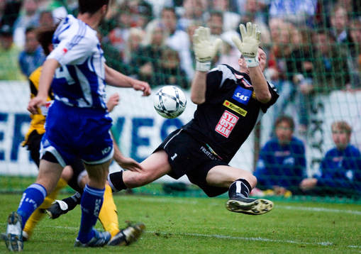 1-2 efter förlängning. Hjálmar Jónsson, slår in