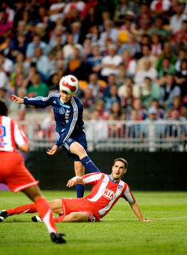  Klaas Jan Huntelaar, Ajax och Pablo Ibanez, Atletico Madrid.