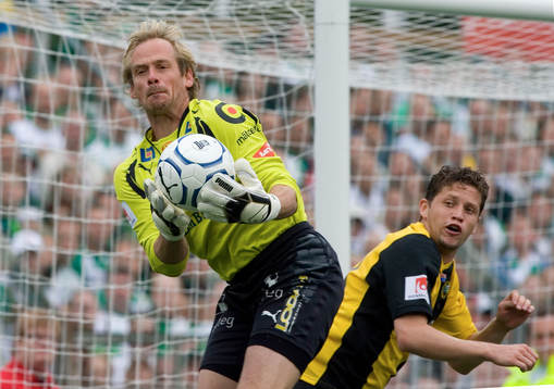 Peter Westman, målvakt, Örebro, och Paulinho Guará,