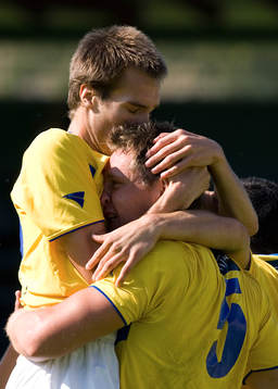  Måljubel, Jörgen Svensson, som grattas av Zoran Jovanovic.