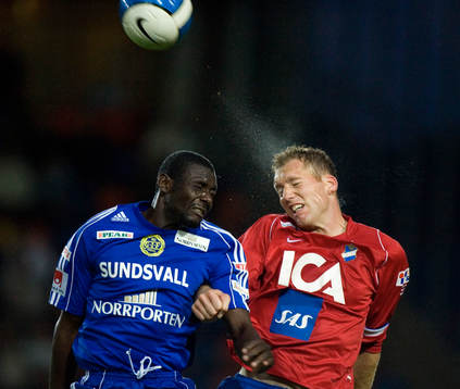 Akombo Ukeyima och Fredrik Bild, nickduell