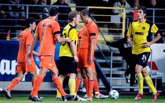  Fredrik Berglund, Elfsborg,  Ivan Helguera, Valencia, leker arga leken.