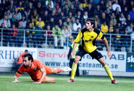 Emiliano Moretti, Valencia,  Denni Avdic, Elfsborg