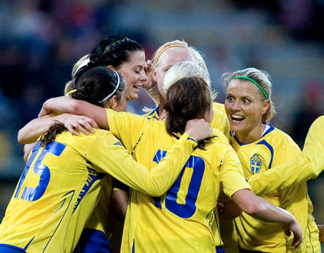  0-1, Nr. 10 Hanna Ljungberg, mål direkt efter skada, hela laget grattar. Jubel.