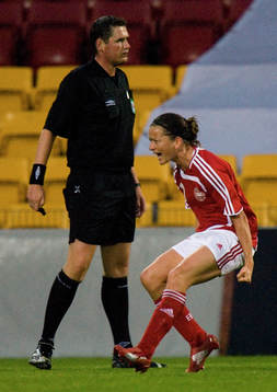  Merete Pedersen jublar över mål för Danmark.