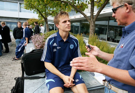 Jesper Grönkjaer, blir intervjuad