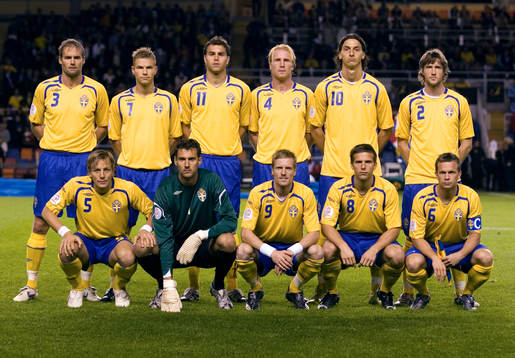  Startelva, lagbild. Bak frv, Olof Mellberg, Niclas Alexandersson, Johan Elmander, Petter Hansson, Zlatan Ibrahimovic, Michael Nilsson. Främre frv, Erik Edman, Andreas Isaksson, Christian Wilhelmsson, Anders Svensson, Tobias Linderoth.     