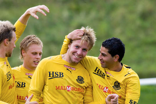  2-målsskytten Fredrik Karlsson, Lund, jublar. Jubel. Segerjubel.