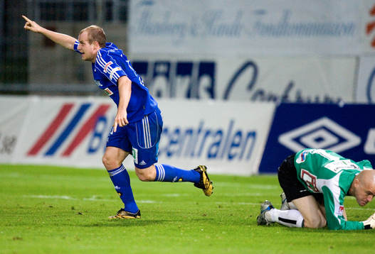 jubel, Johan Patriksson och Lee Baxter, målvakt