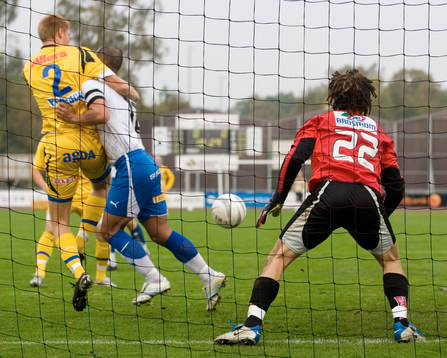  David Thylén, målvakt och Fernando Fuentes, Skärhamn. Markus Holgersson, Ängelholm. Genre.
