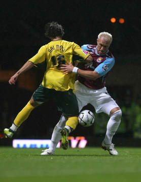  Dean Ashton, West Ham och Peter Halmosi, Plymouth.