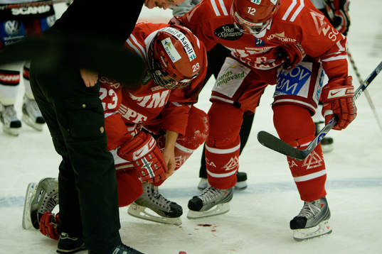 Magnus Svensson-Pääjärvi, Timrå blöder på vänster