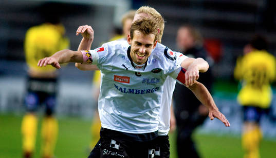   Joel Riddez, Örebro, jubel efter slutsignalen.